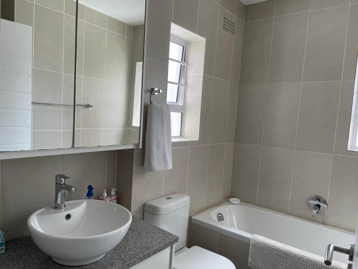 Vermont Hermanus - Views, Sunny, Right On The Sea Exterior foto