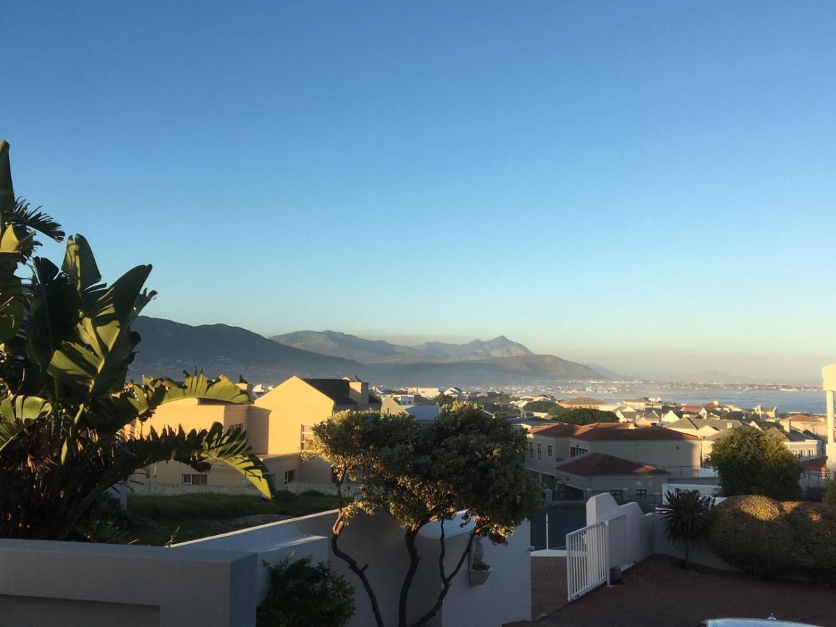 Vermont Hermanus - Views, Sunny, Right On The Sea Exterior foto