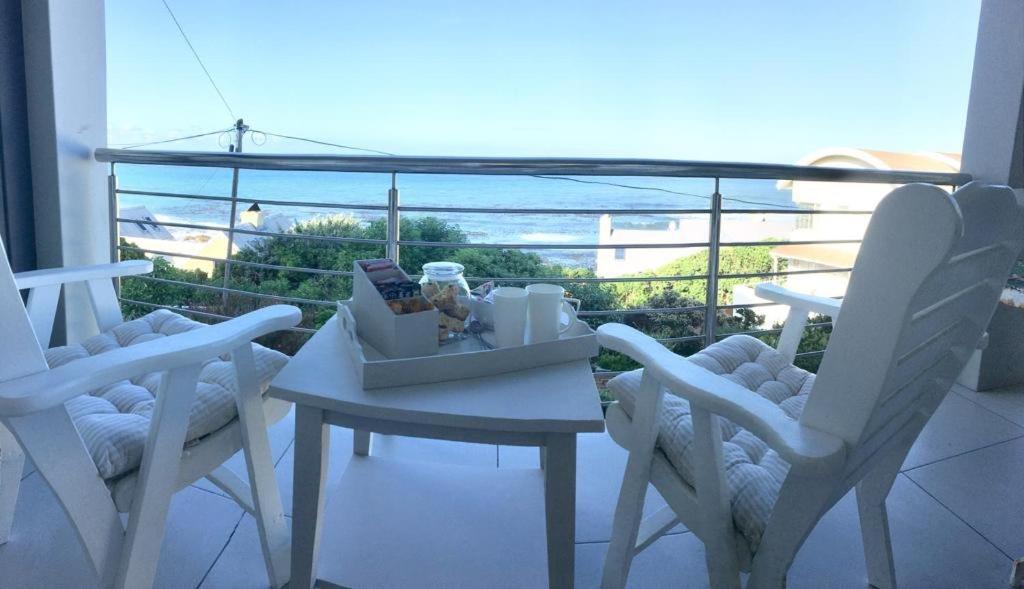 Vermont Hermanus - Views, Sunny, Right On The Sea Exterior foto